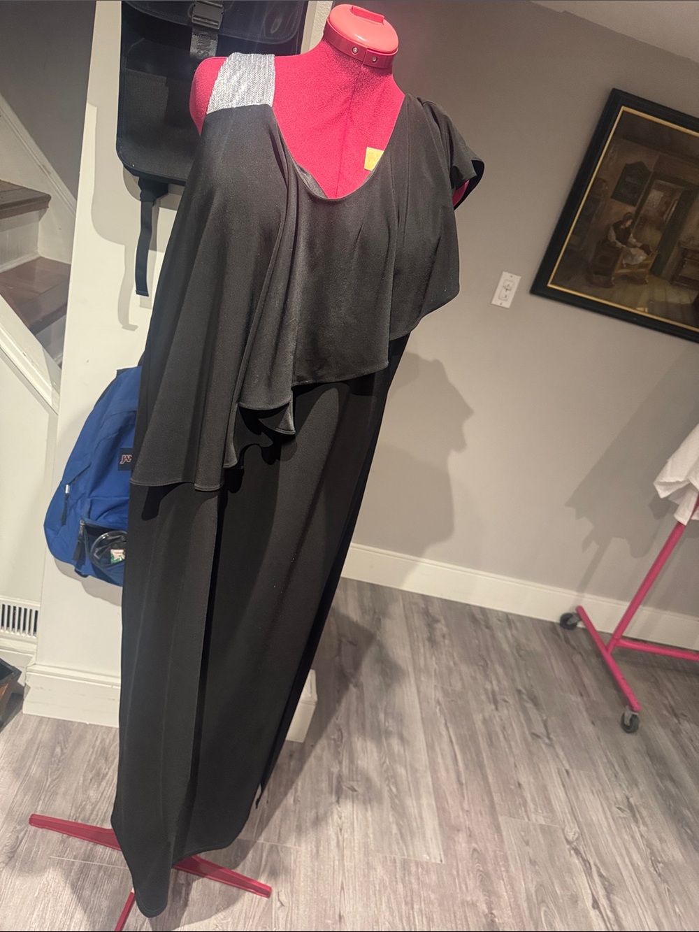 Elegant Black One-Shoulder Evening Dress with Metallic Accent